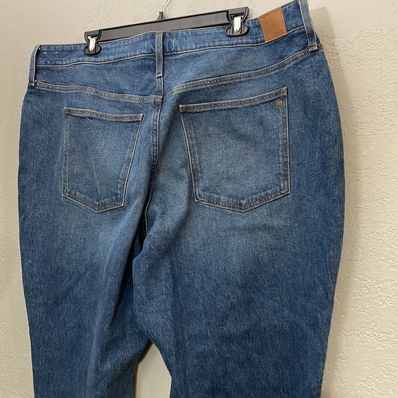 Madewell Curvy Perfect Vintage Straight Jean in Mayfield Wash - Picture 12 of 15
